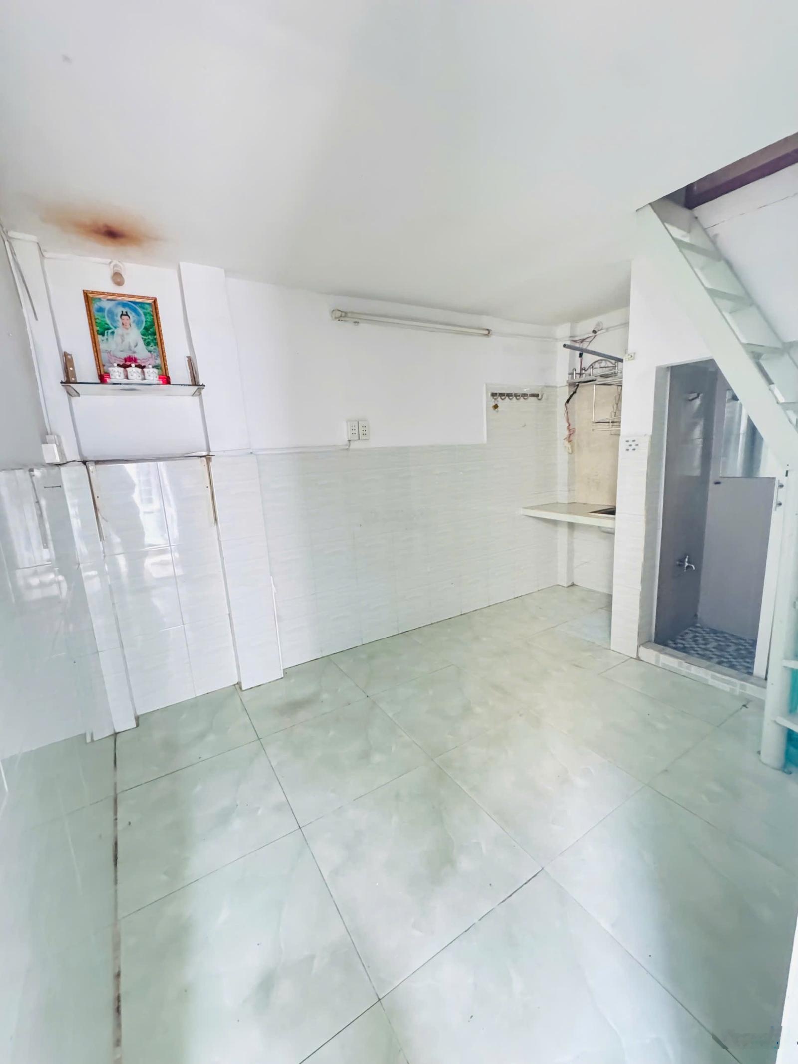 Nhà nhỏ phân khúc 1tỷx -Hẻm 703 Đường Hưng Phú, P9, Q8 - ngay cầu Chánh Hưng giáp Q5