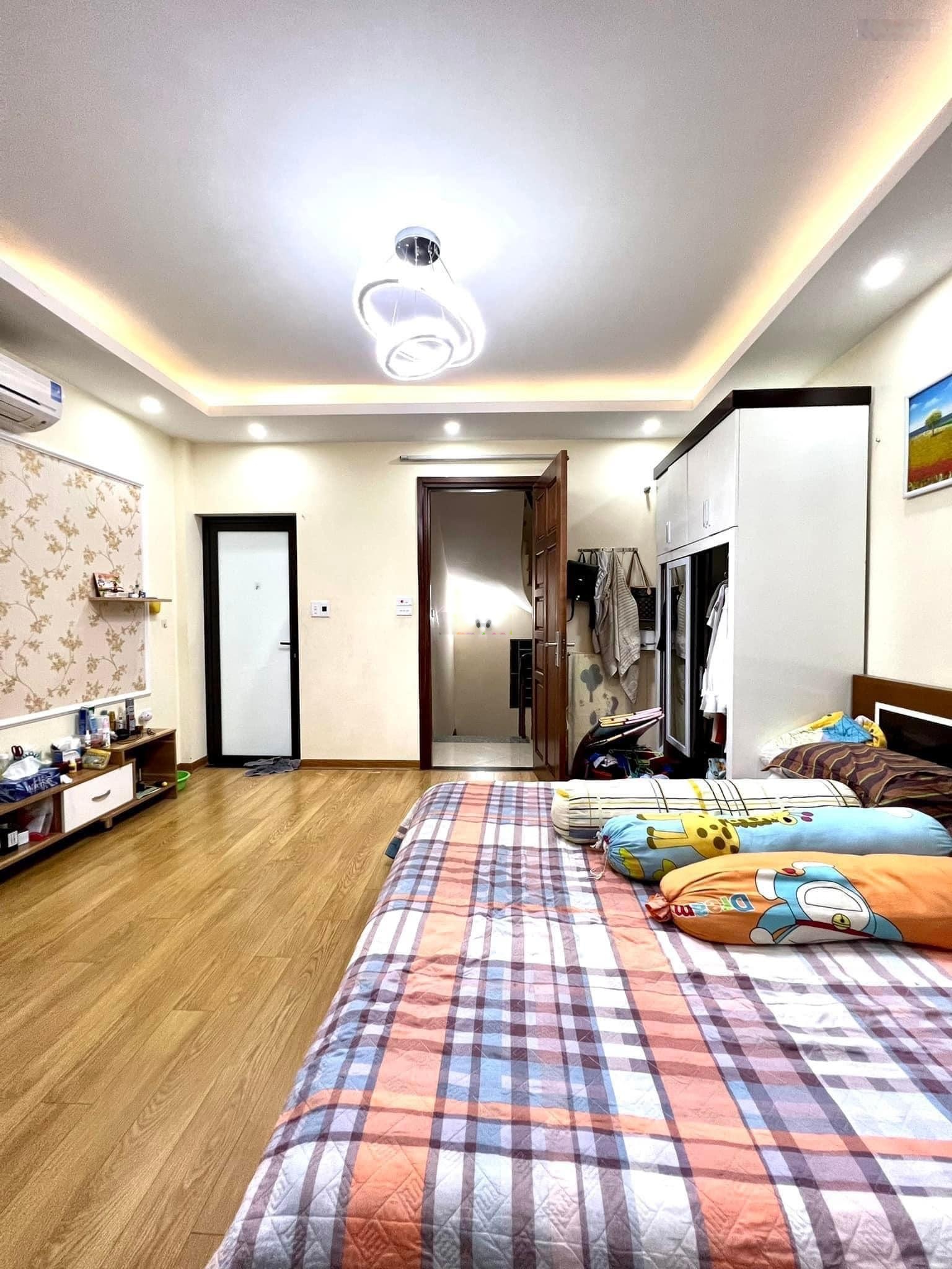 Bán nhà Quần Ngựa, khu VIP hiếm nhà bán, ngõ to gần phố, có bãi gửi xe ngay nhà