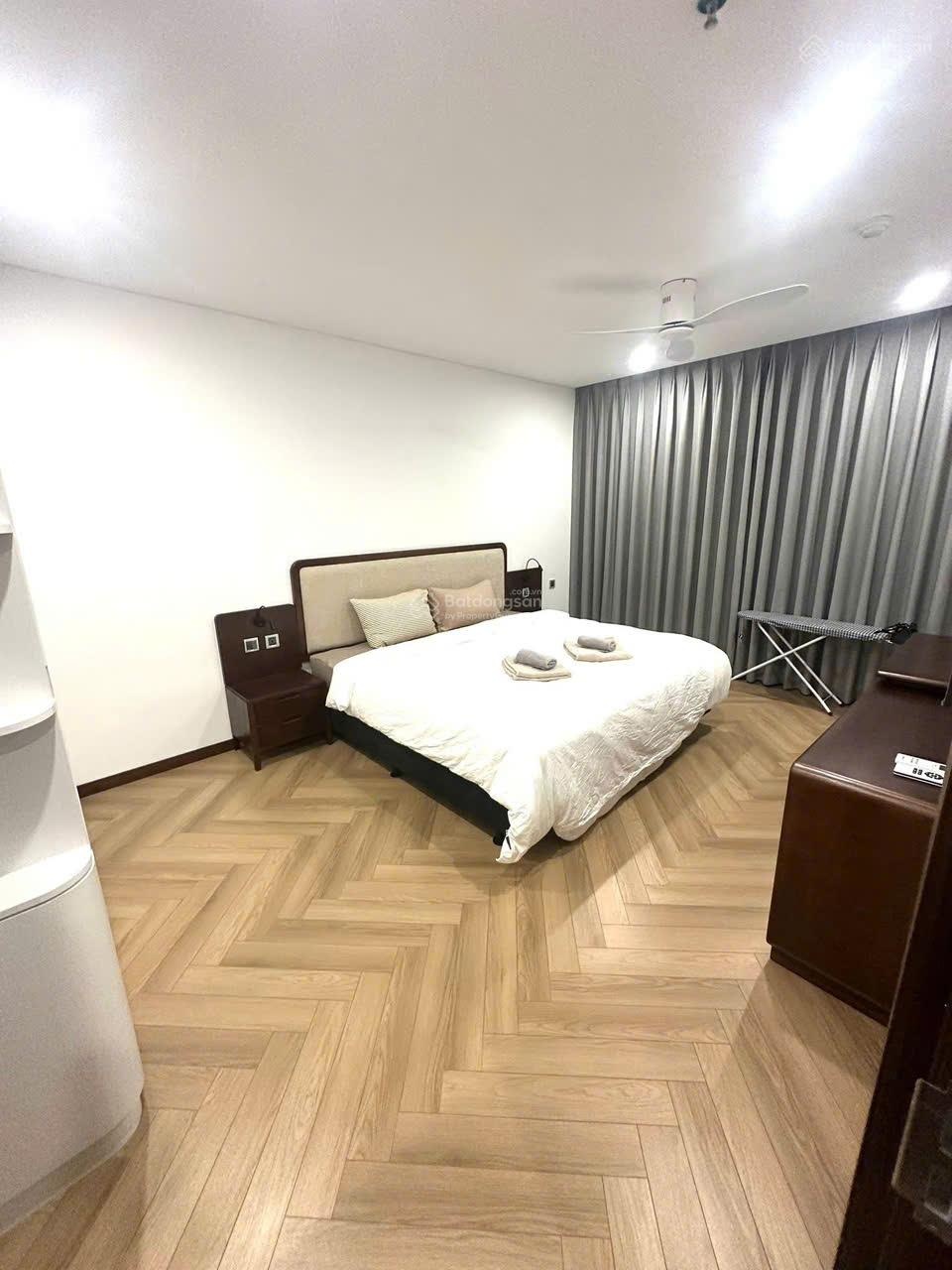 Tòa căn hộ 9 tầng thang máy phố vip Liễu Giai dòng tiền 200 triệu/tháng