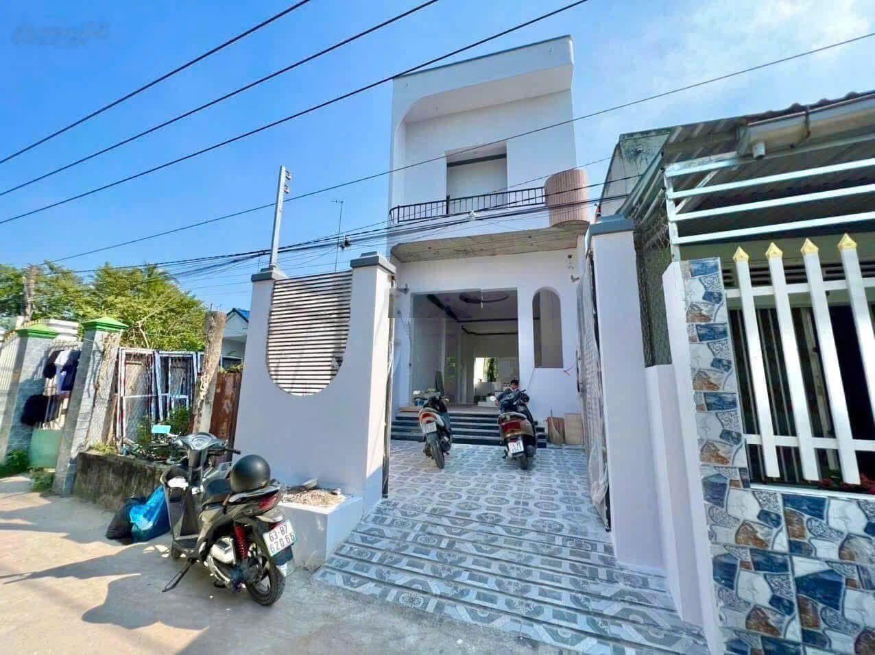 Bán nhà Bình Chánh vào ở ngay DT 80m2