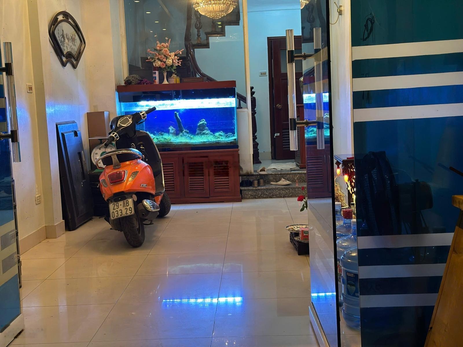 Mặt ngõ oto, kinh doanh sầm uất, 1 nhà ra mặt phố, dân xây tặng NT. DT 61m2 3T MT 3,5m giá 14,5 tỷ