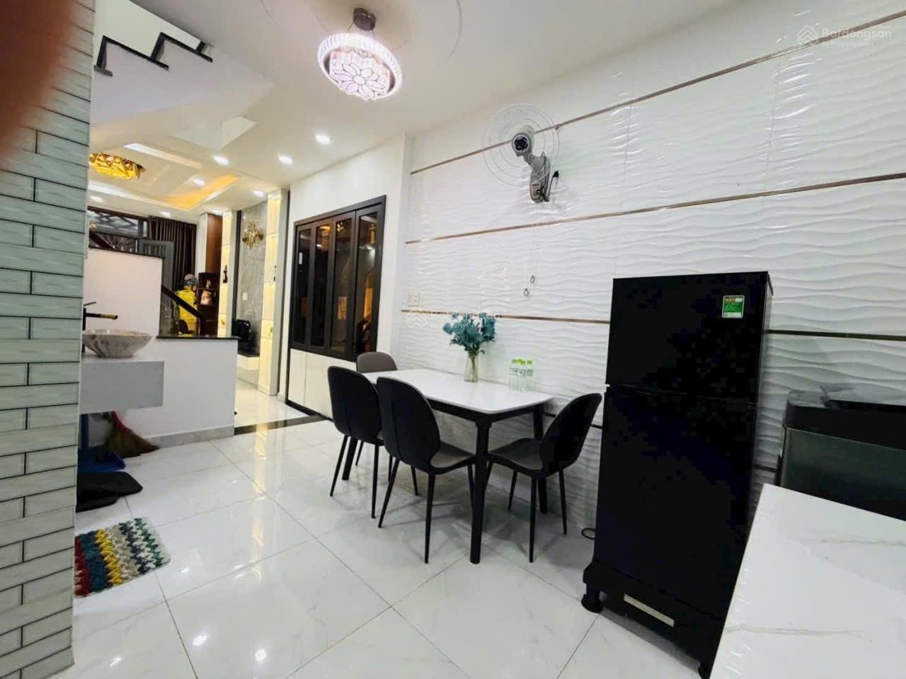 Bán nhà đẹp như hình. Tặng nội thất. Giá 4,68 tỉ. Nguyễn Văn khối.p8. Gò vấp