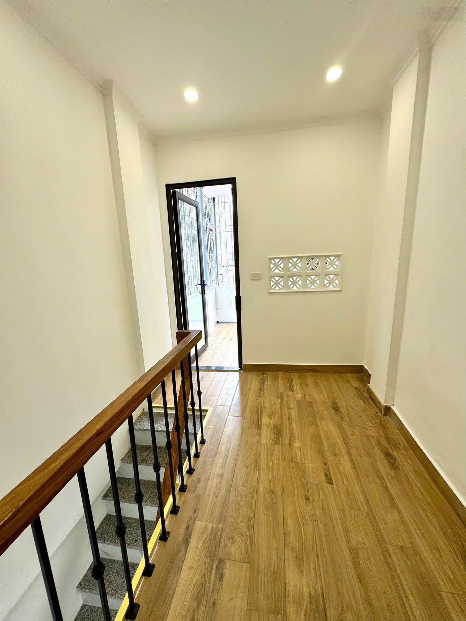 Nhà đẹp 5 tầng - vip trung tâm - cách phố 10m - nội thất hiện đại - nhà vuông vắn - thoáng sáng