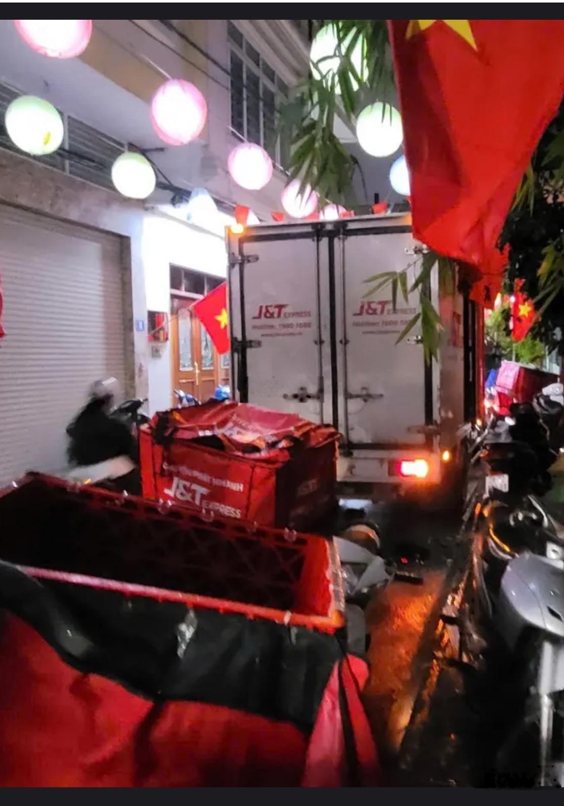 Duy nhất tại phố quần ngựa- phân lô vỉa hè ô tô tránh- kinh doanh - cách hồ tây 200m