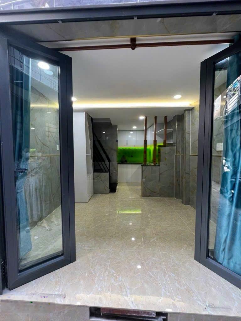 Nhà mới 3 tầng 17m2 dt đất sát q1