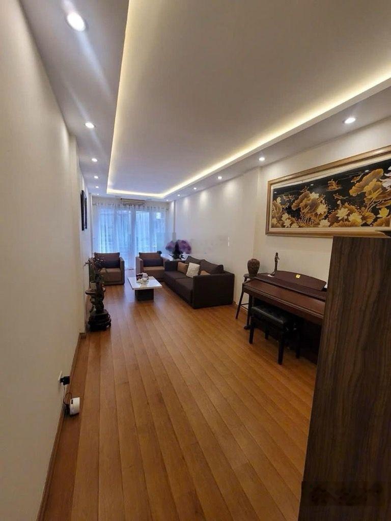 Nhà phân lô Vip Ông Ích Khiêm, 7 tầng thang máy, ô tô 16 chỗ đỗ cửa, sát mặt phố, nhà đẹp dân xây.