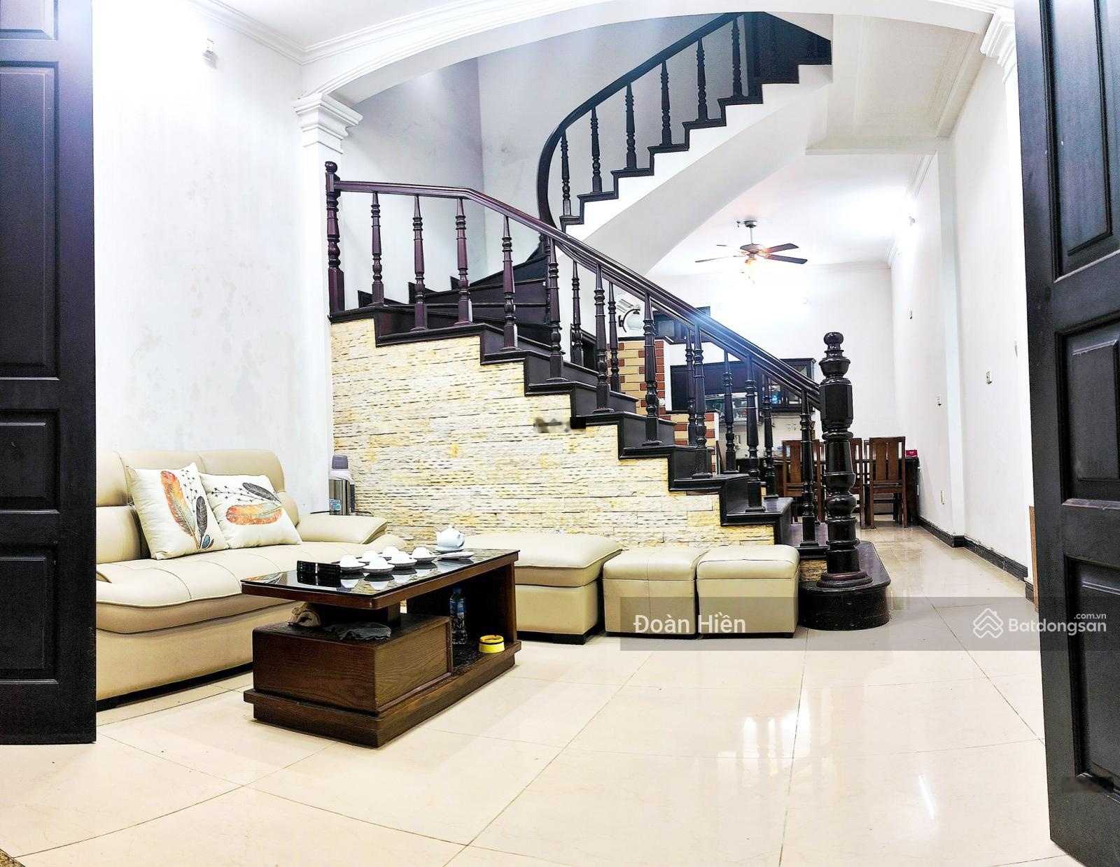 Lô góc Đê La Thành ngõ thông, gần ô tô, ba gác đỗ cửa, 2 thoáng, k quy hoạch, tặng NT ở ngay 50m2.