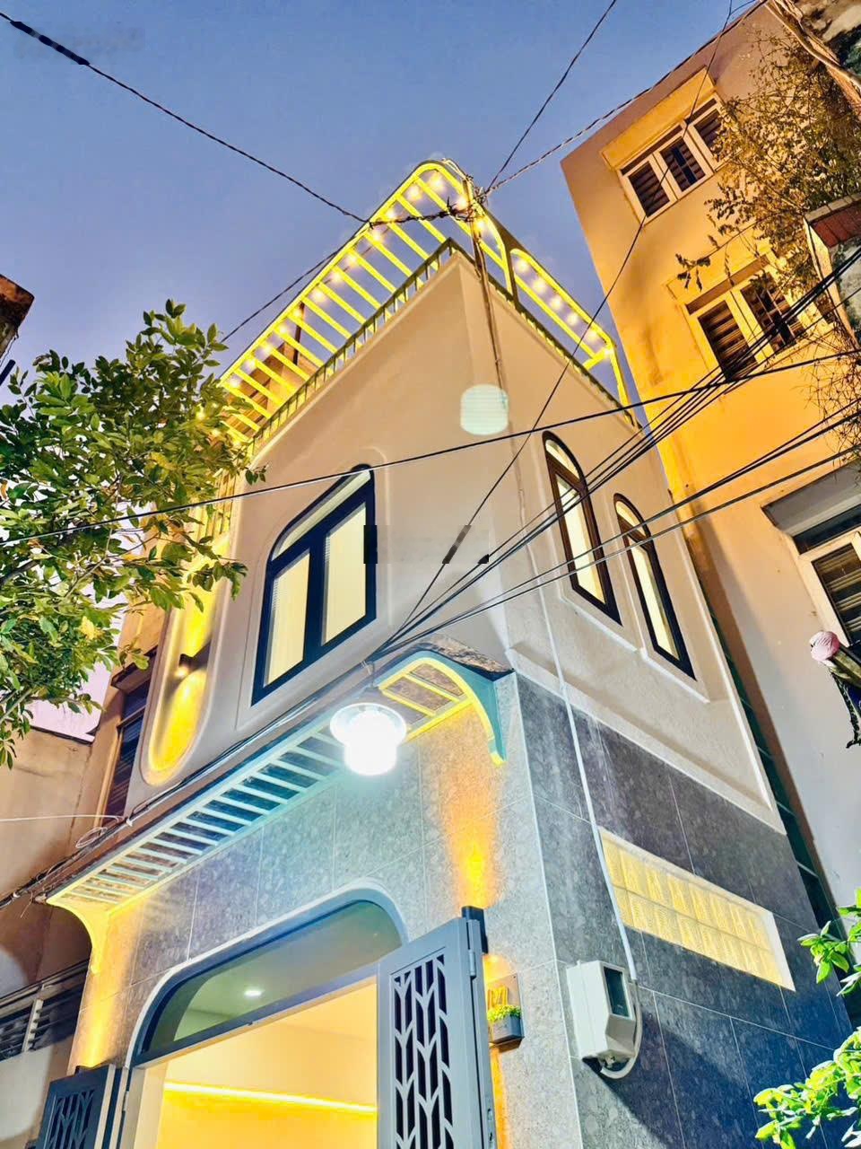 Siêu phẩm giáp q1 - đ.ngô tất tố - góc 2 mặt hẻm - 2 tầng - full nội thất - chỉ 4.x tỷ