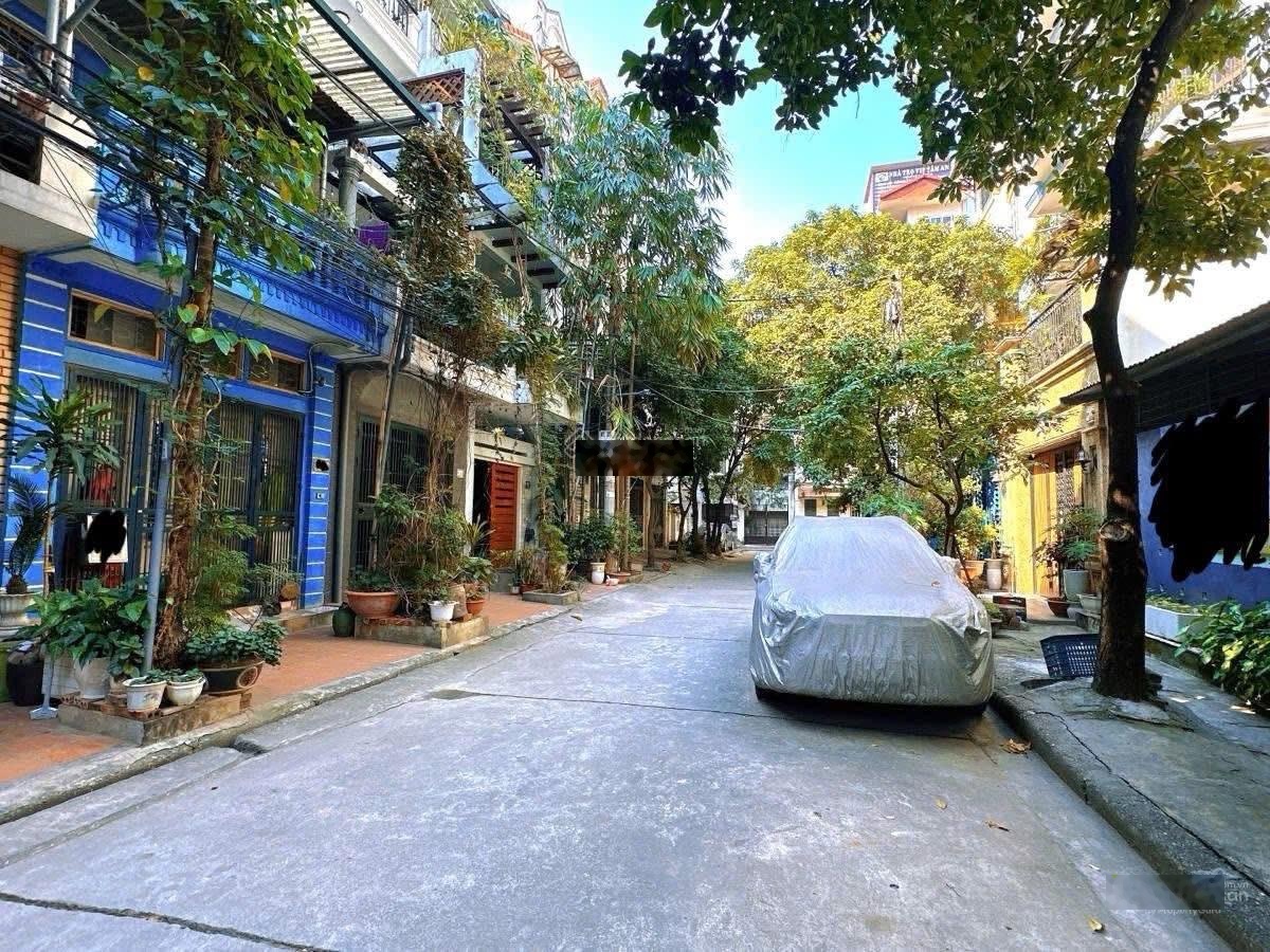 Ngay Hồ Ngọc Khánh, Ba Đình - Ô Tô Tránh - Thang Máy - Thoáng Sáng. * 51 m2 - 5 tầng.