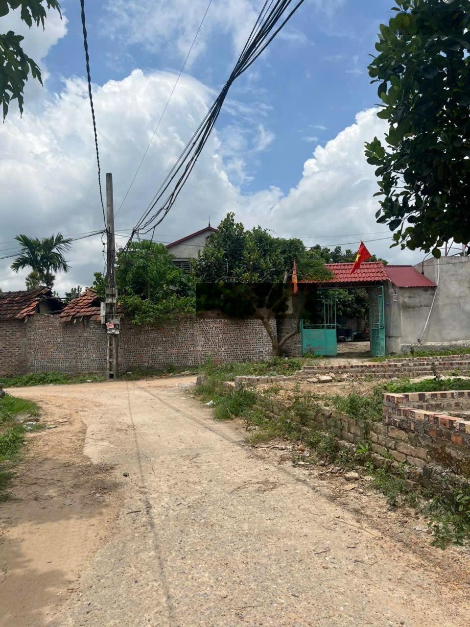 Hàng f0 vừa phân lô vụ bản minh trí sóc sơn giá chỉ loanh quanh 2 tỷ/1 lô