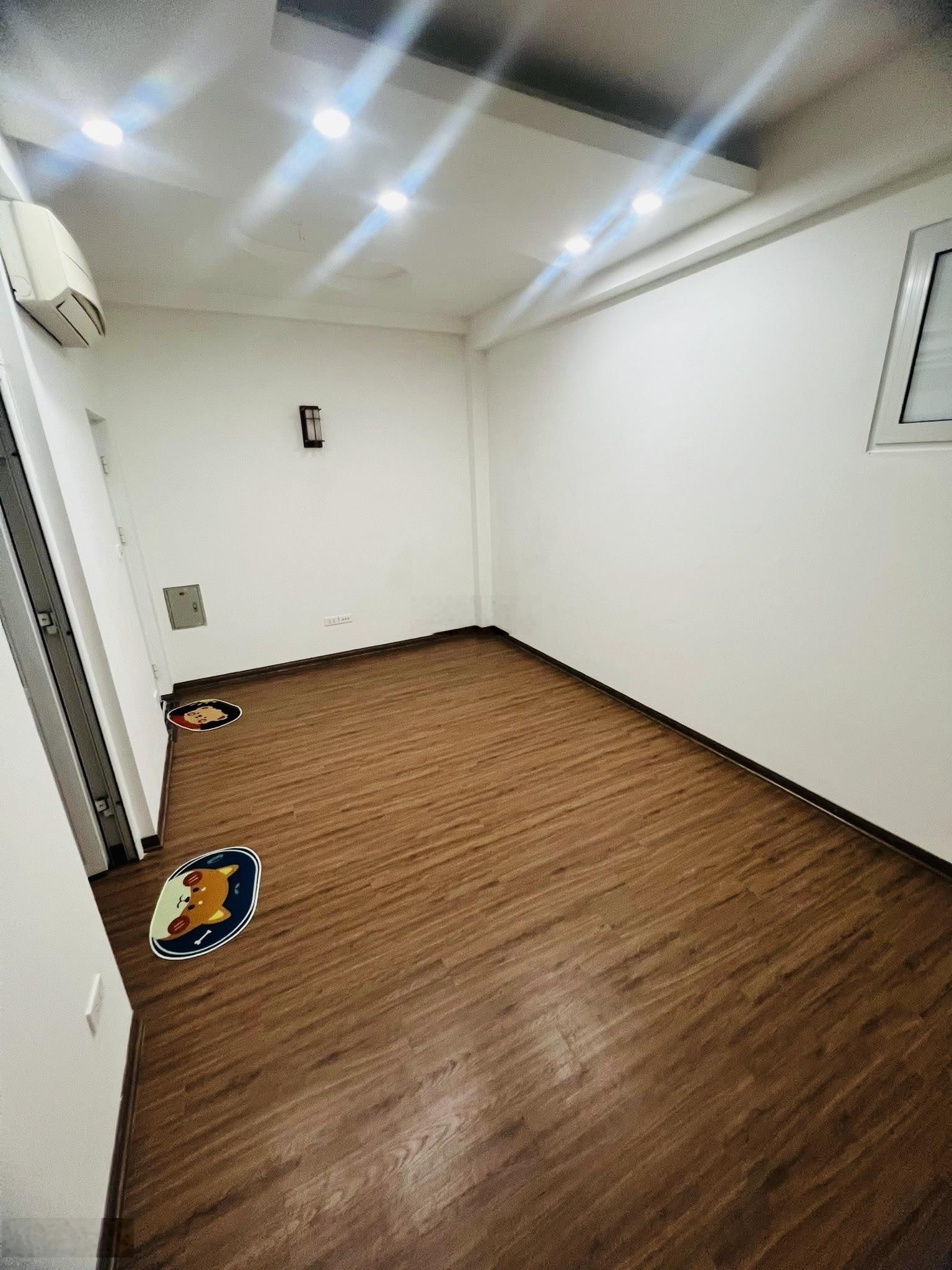 Phố giang văn minh - mặt tiền rộng - 15m oto tránh - ngõ thông - gần lăng bác - trung tâm ba đình