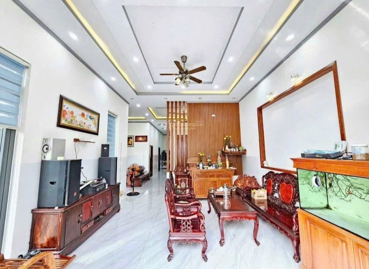 Bán nhà 12x24m có sân đậu xe ô tô, gần Bệnh Viện Nhi Đồng, Chợ Đệm Bình Chánh, sổ riêng, giá 1,4 tỷ