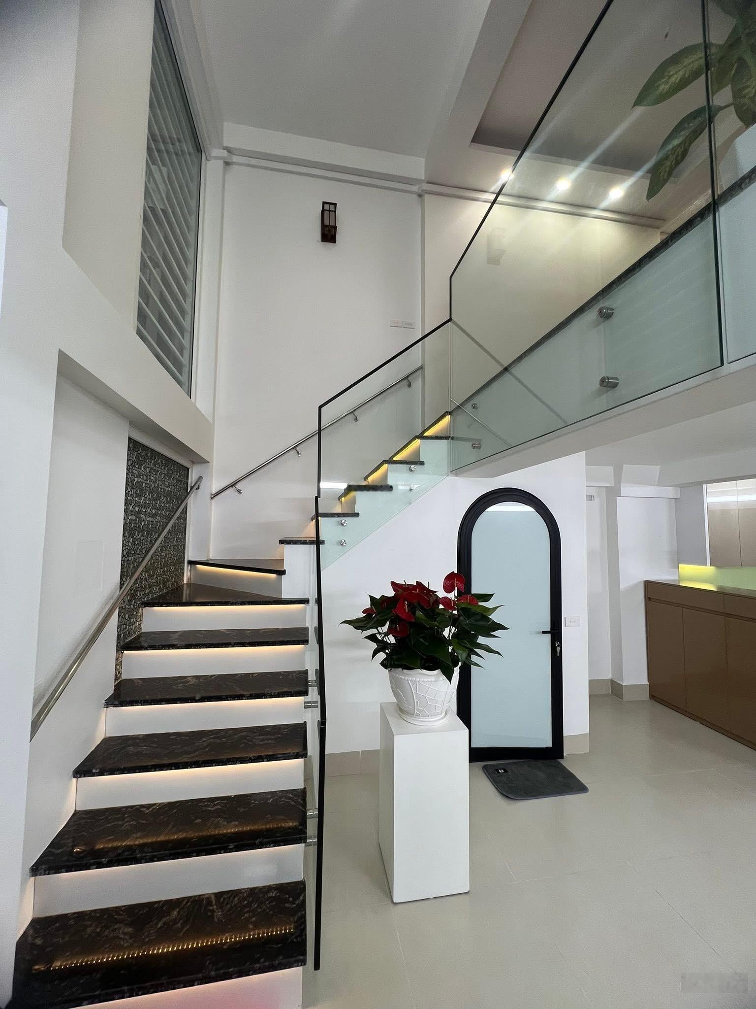 Vip nhất phố! Nhà Kim Mã, ngõ thông, ba gác chạy, chủ xây chắc chắn tặng NT, ở ngay, 43m*5t