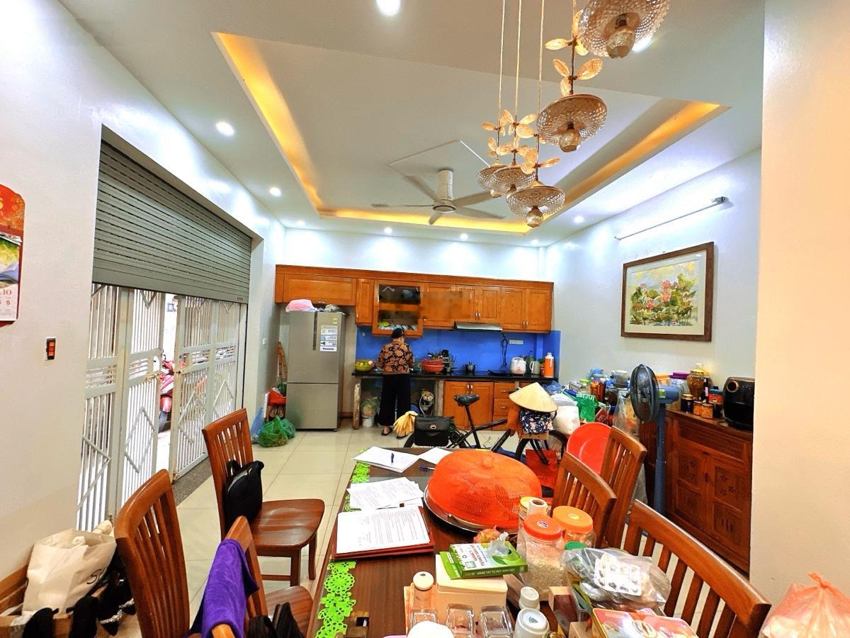 Bán nhà riêng phố VIP Đào Tấn, 5 tầng, lô góc, nhà còn mới đẹp ở ngay, ngõ thông thoáng rộng