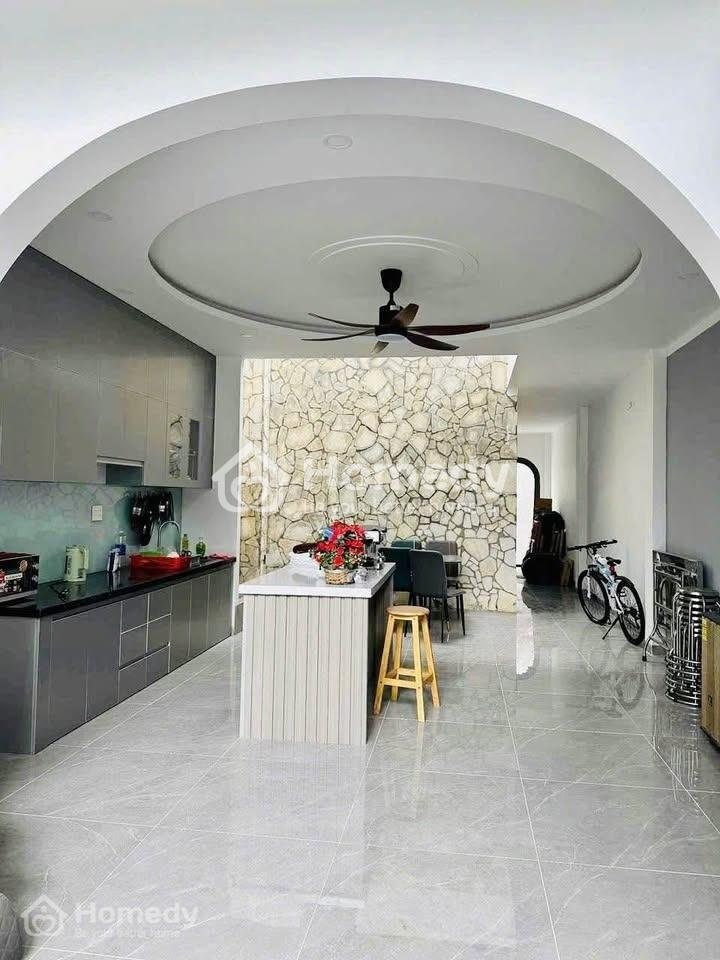 Kẹt tiền cần bán nhanh căn nhà ngay chợ An Phú Tây. sổ hồng riêng. chốt giá 800 triệu. bao giấy tờ