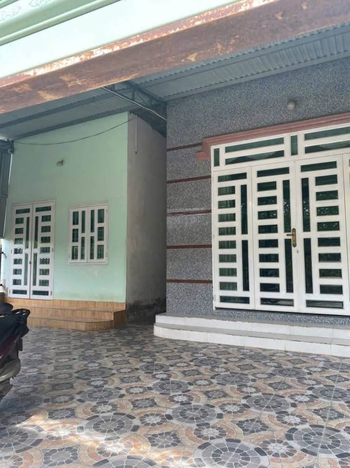 Bán nhà 2 căn 10x53m, sân vườn 2 ô tô, Bình Phước, giá chỉ 1,65 tỷ