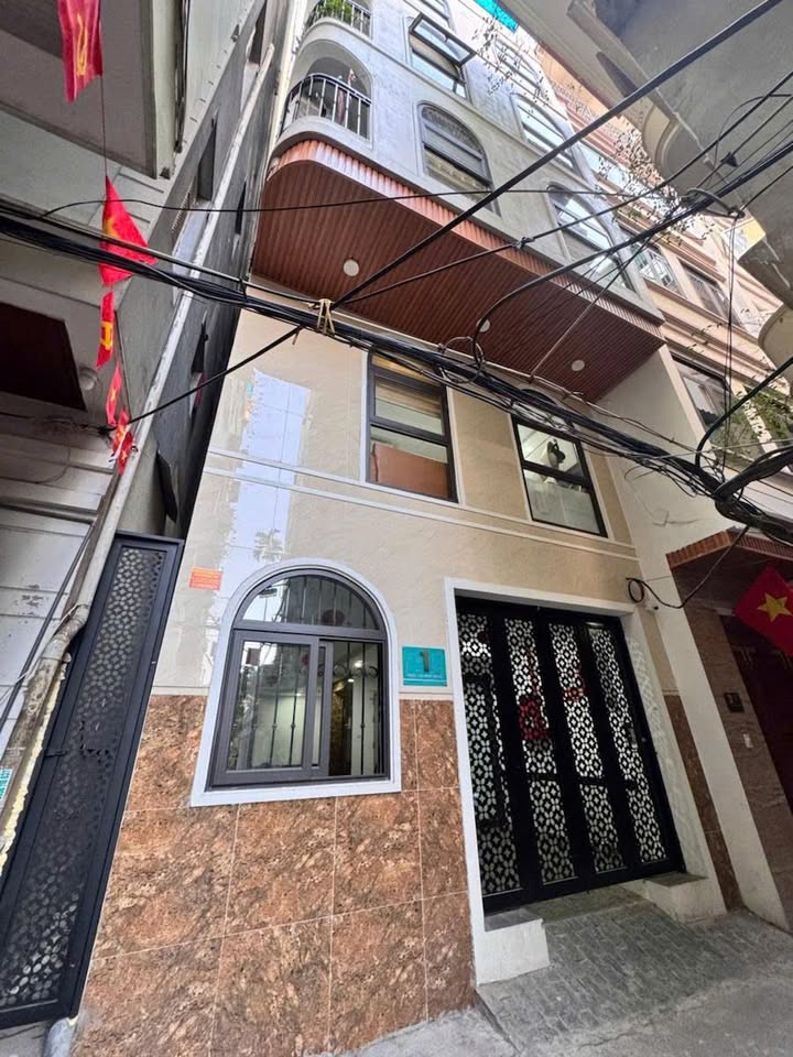 Bán tòa căn hộ dịch vụ siêu VIP tại Hoa Bằng, ngõ ô tô, thang máy, dòng tiền 90 triệu/tháng