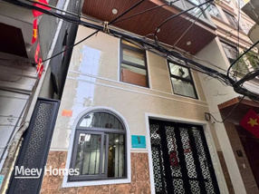 Bán tòa căn hộ dịch vụ siêu VIP tại Hoa Bằng, ngõ ô tô, thang máy, dòng tiền 90 triệu/tháng