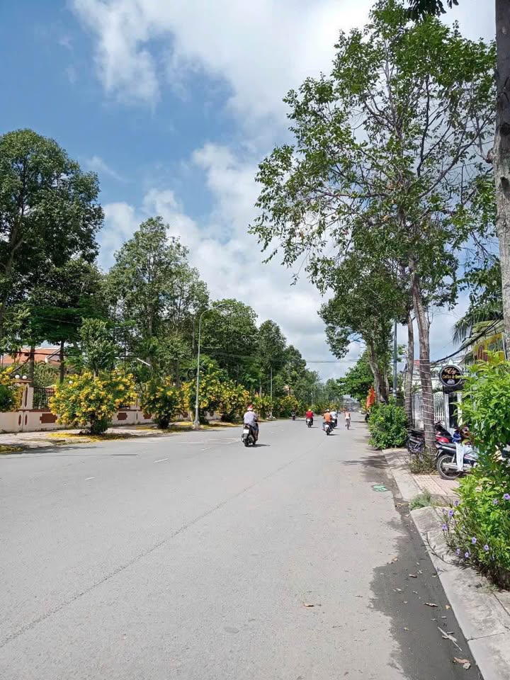 Sang nhượng nhà nghỉ 12 phòng full nội thất, kinh doanh tốt, 5 tỷ