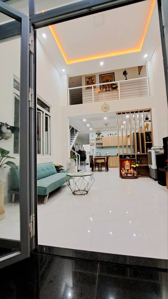 Nhà hẻm 47 Tạ Quang Bửu 3 phòng ngủ sân ô tô, giá 2 tỷ nhỉnh