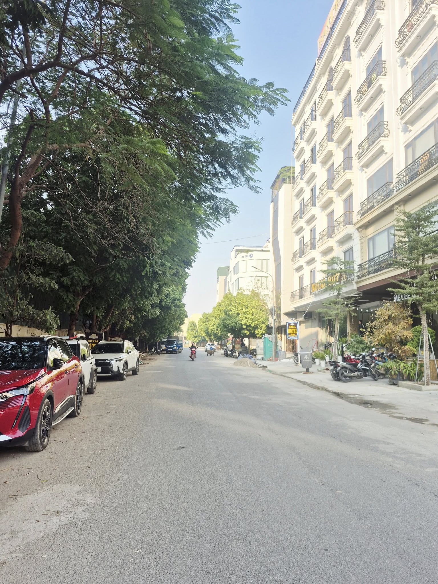 Bán tòa nhà lô góc 3 mặt thoáng, 2 mặt tiền siêu đẹp, diện tích 63m2, gần Đại học Châu Á