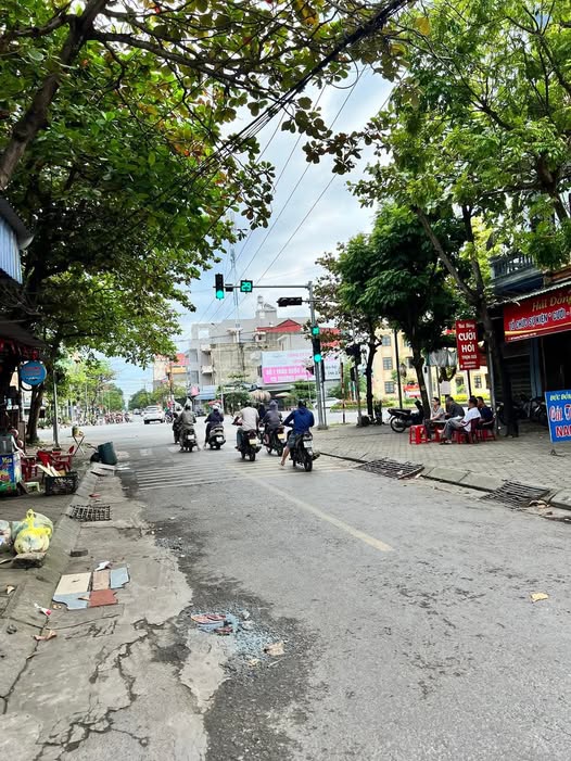 Bán nhà 2 tầng mặt đường Tức Mạc, Lộc Vượng, gần ủy ban phường Lộc Vượng