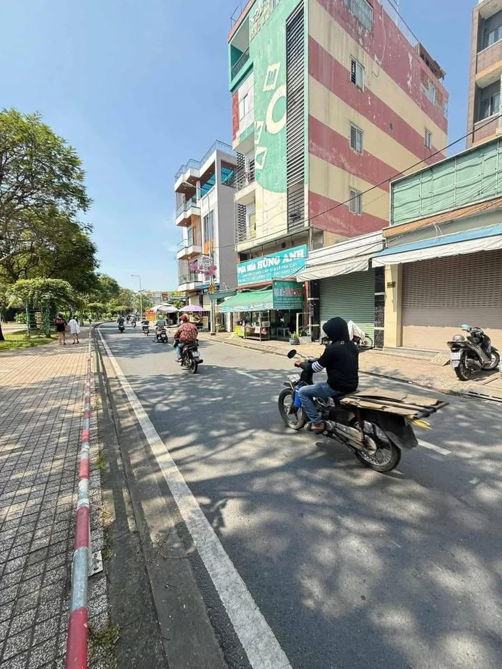 Bán nhà 5 tầng mặt tiền đường kinh doanh sầm uất Kênh Nước Đen, Bình Tân