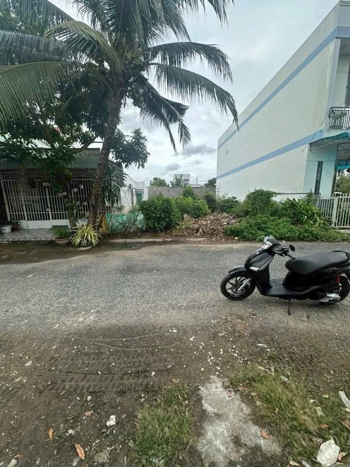 Bán nền 90m2 hướng Tây Nam, cách công viên Huỳnh Tấn Phát 10m tại An Giang