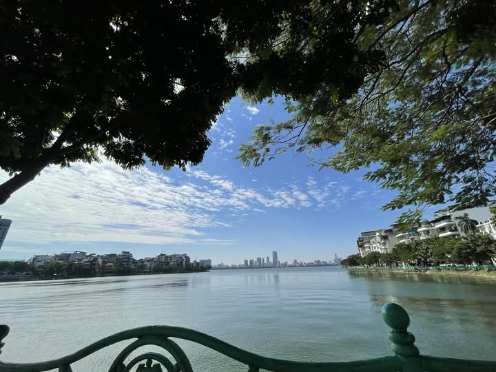 Căn hộ sát Hồ Tây, 6 tầng thang máy, mặt tiền 6m, 18 tỷ