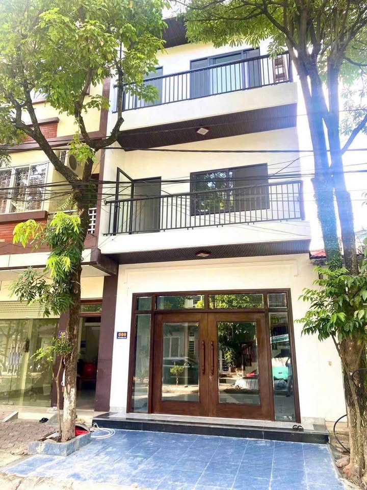 Bán nhà 3 tầng hướng Đông Nam, đường Hoàng Quy, 5x20m, giá 4.68 tỷ