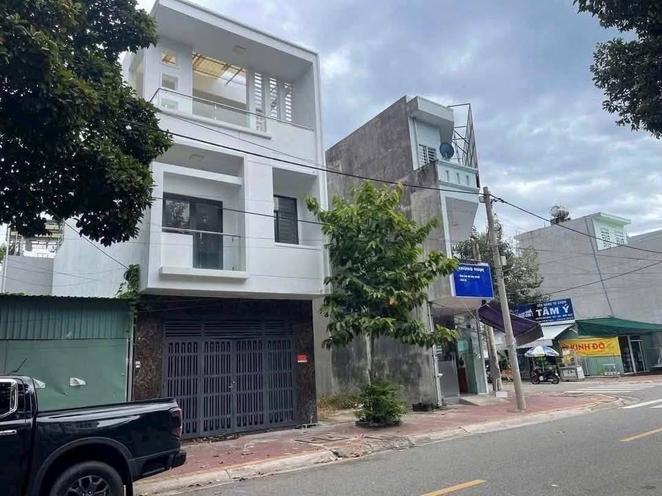 Nhà 1 trệt, 2 lầu, mặt tiền Lê Chân, Bà Rịa, kinh doanh đỉnh, giá 5 tỷ