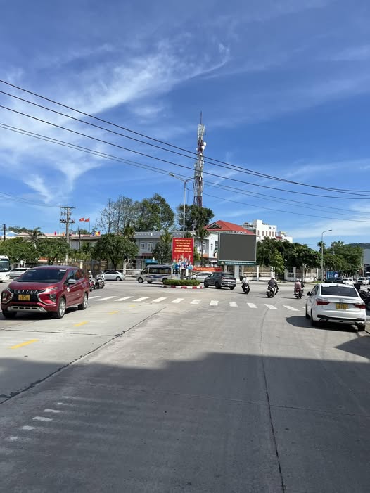 Bán đất vàng Phú Quốc 315m2 vị trí đắc địa, hướng biển, giá tốt