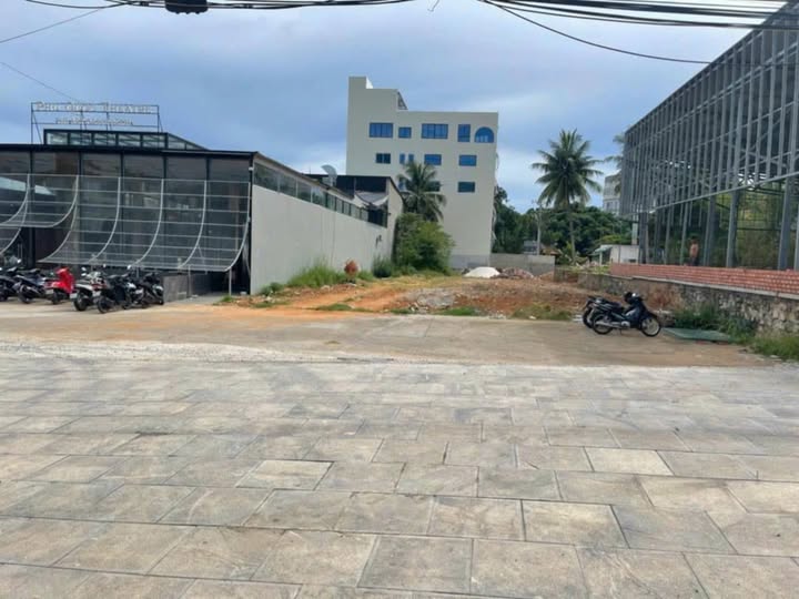 Bán đất mặt tiền đường Trần Hưng Đạo, Phú Quốc, Kiên Giang, diện tích 1000m2, phù hợp xây dựng khách sạn, nhà hàng