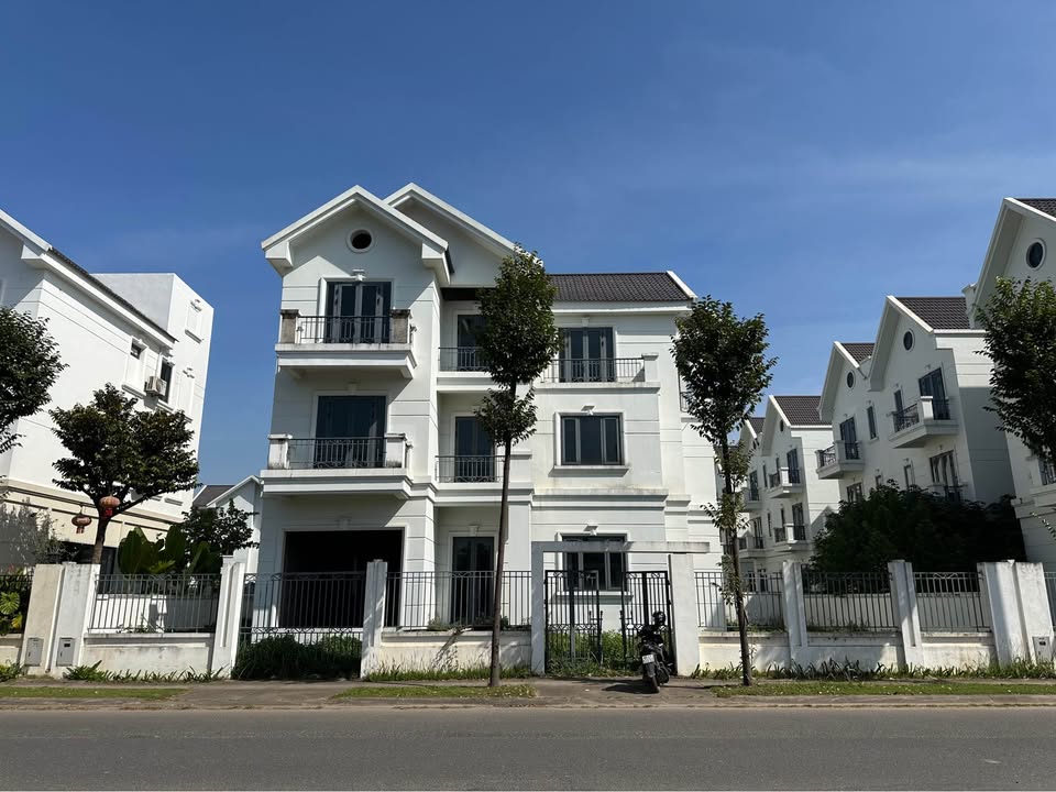 Bán biệt thự Times Garden danh tiếng, ngay mặt đường Lý Nam Đế sầm uất, view sân golf