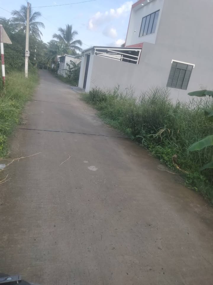 Chủ nhà kẹt tiền cần bán gấp lô đất mặt tiền cực đẹp tại ấp Bà Trầm, xã Hưng Mỹ