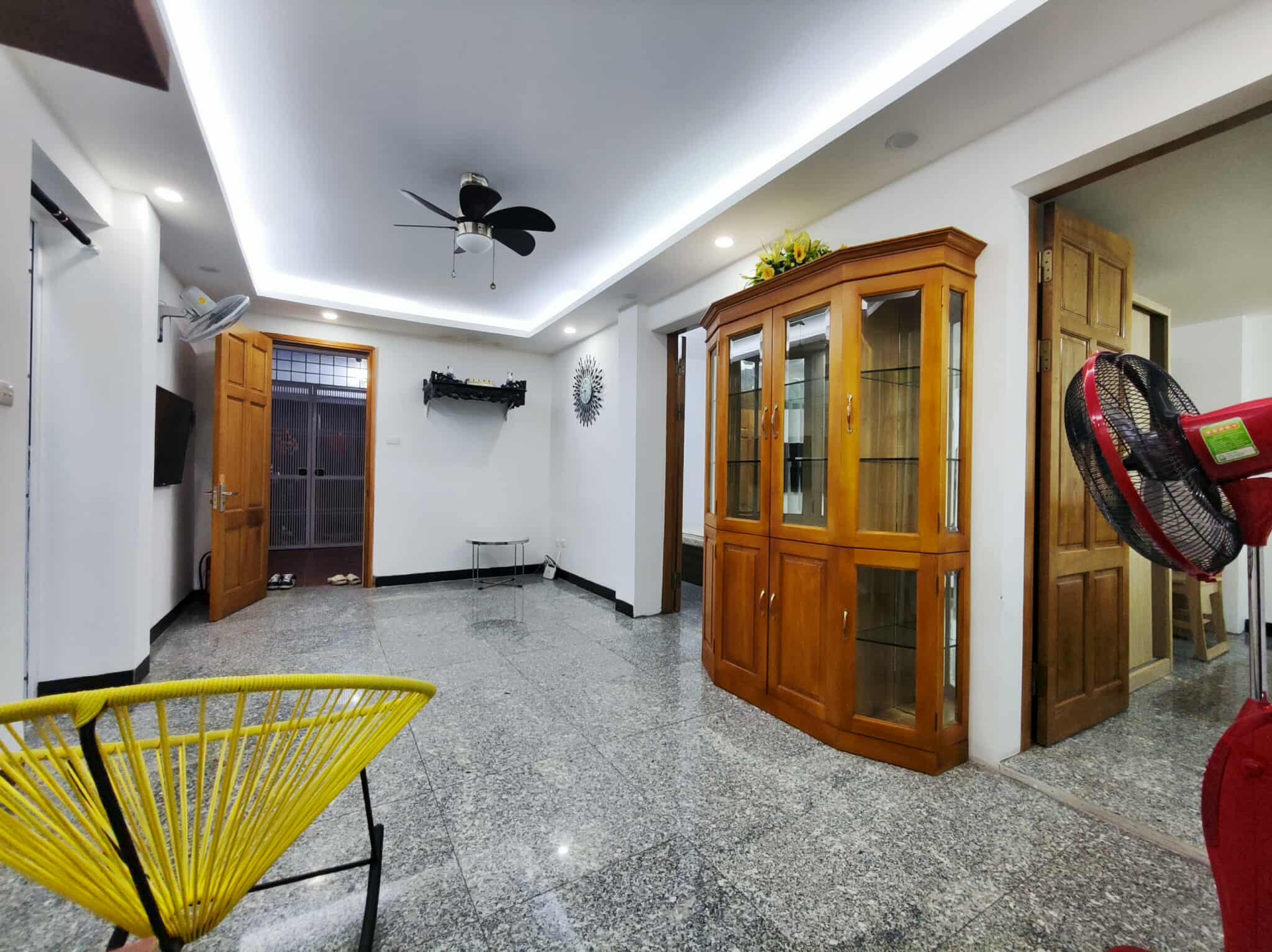 Căn hộ tập thể Ngọc Khánh full đồ, sân ô tô, giá iu thương