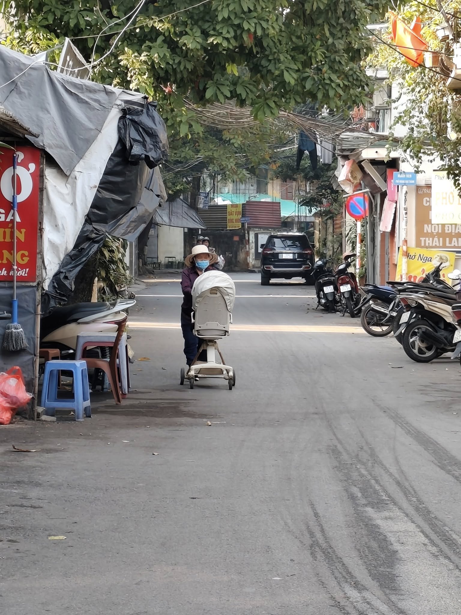 Nhà nguyên căn 4 tầng, 3 phòng ngủ, gần Nguyễn Xiển, giá chỉ 12 triệu