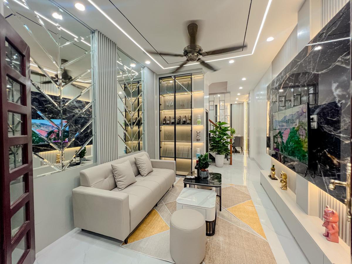 Bán nhà 4 tầng đẹp, 40m², full nội thất, ngõ Hòa Bình 7, Hà Nội