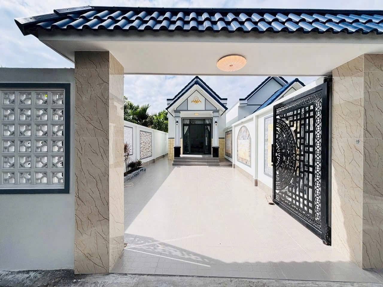 Nhà 3 phòng ngủ, 200m2, hướng Bắc giảm 100 triệu, giá chỉ 2.45 tỷ tại Bến Tre