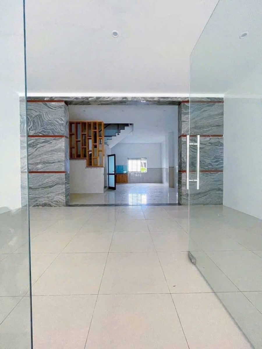 Cho thuê mặt bằng kinh doanh 1 trệt 3 lầu, 6mx20m, 25 triệu/tháng tại Phú Lợi, Thủ Dầu Một, Bình Dương