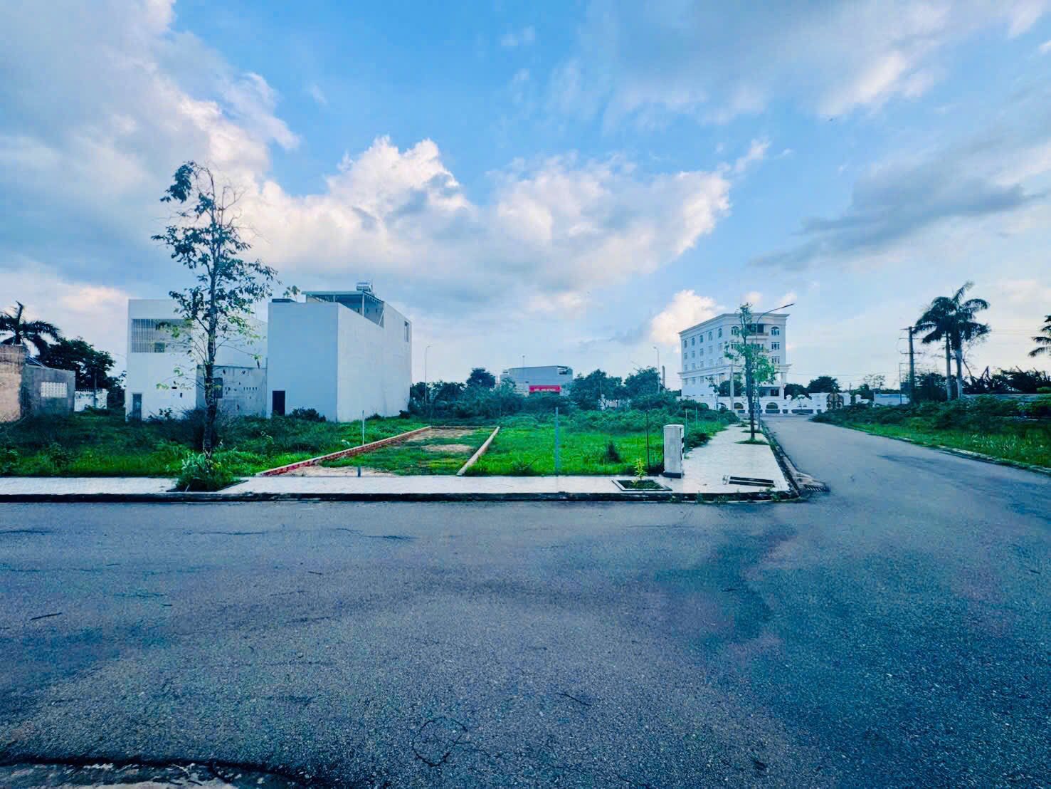 Bán lô đất mặt tiền nhựa, vỉa hè khu Thanh Sơn A, Hòa Long, Bà Rịa