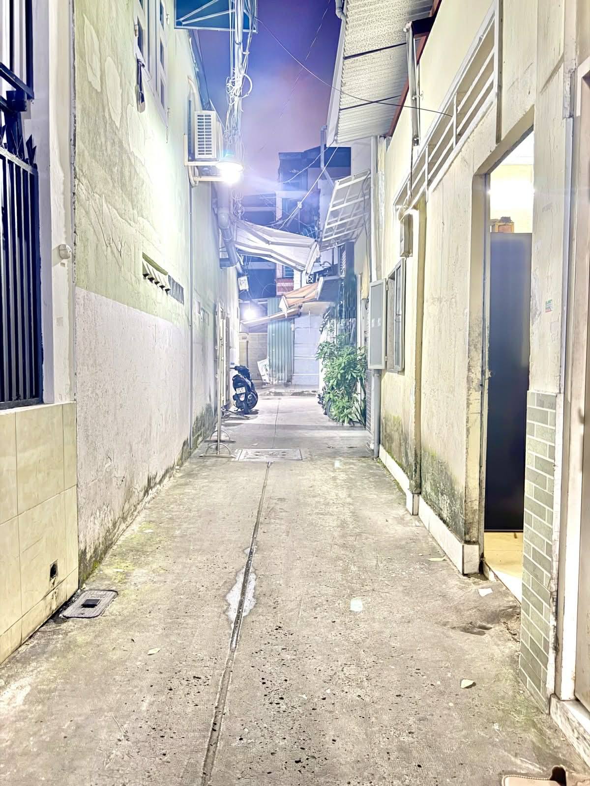 Nhà 1 sẹc Lạc Long Quân, Tân Bình, gần chợ vải, ngã tư Bảy Hiền