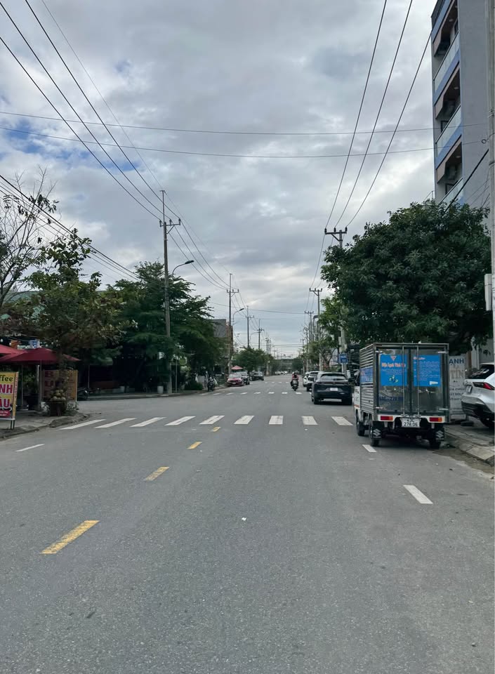 Bán nhà 3 tầng đẹp tại Hòa Xuân, Cẩm Lệ, Đà Nẵng, sát chợ, vừa ở vừa kinh doanh