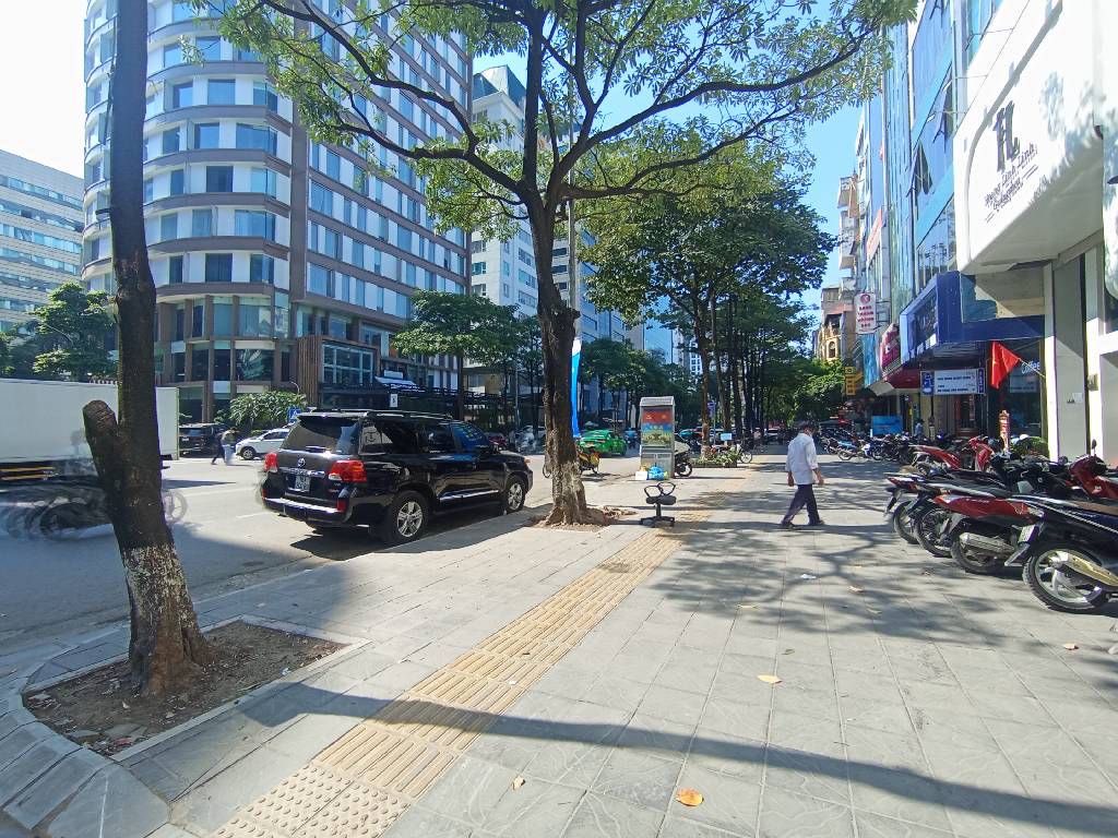 Chào đón bạn đến với siêu phẩm nhà phố Duy Tân, một biểu tượng của sự đẳng cấp và tiện nghi tại trung tâm Cầu Giấy