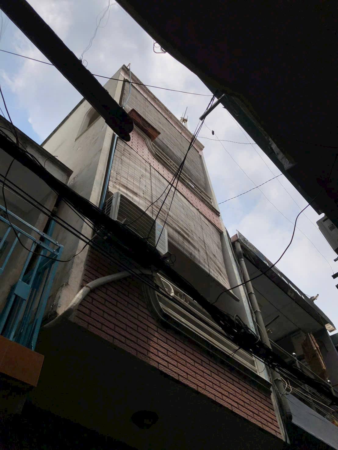 Nhà 1 trệt 2 lầu 3 phòng ngủ, Quận 5 3m x 8,3m, hẻm 4m, giá 5,88 tỷ