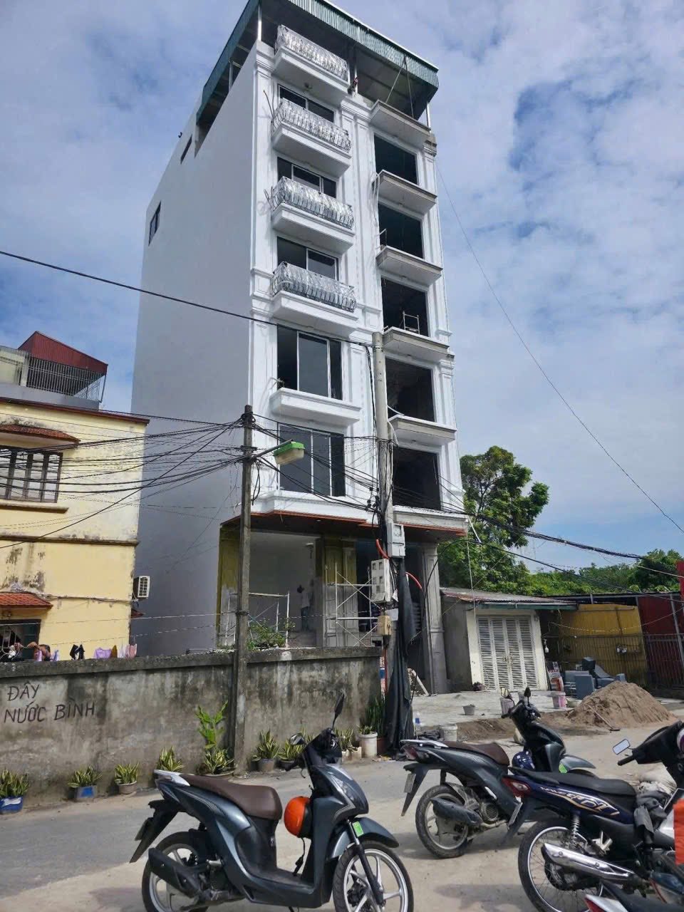 Bán tòa chung cư mini 8 tầng, vị trí đắc địa gần Cổng trường Cao đẳng Công nghệ Xuân Phương