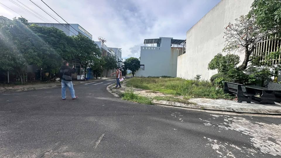 Bán đất nền góc 2 mặt tiền, hướng Đông Nam, giá chỉ 1.7 tỷ tại khu sân bay Tuy Hòa