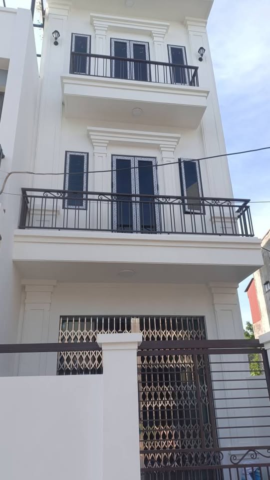 Bán nhà 3 tầng xây mới đón tài lộc, ô tô đỗ cửa, trung tâm Nam Định