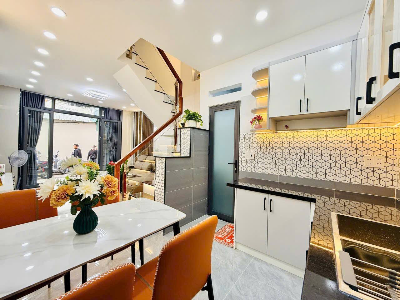 Cho thuê nhà phố 3 phòng ngủ full nội thất, hẻm xe hơi Quang Trung, Gò Vấp