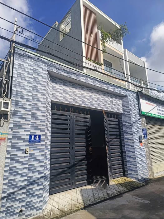 Bán nhà đẹp 2 phòng ngủ, hẻm xe tải thông, gần chợ Ngã Ba Bầu, Quận 12